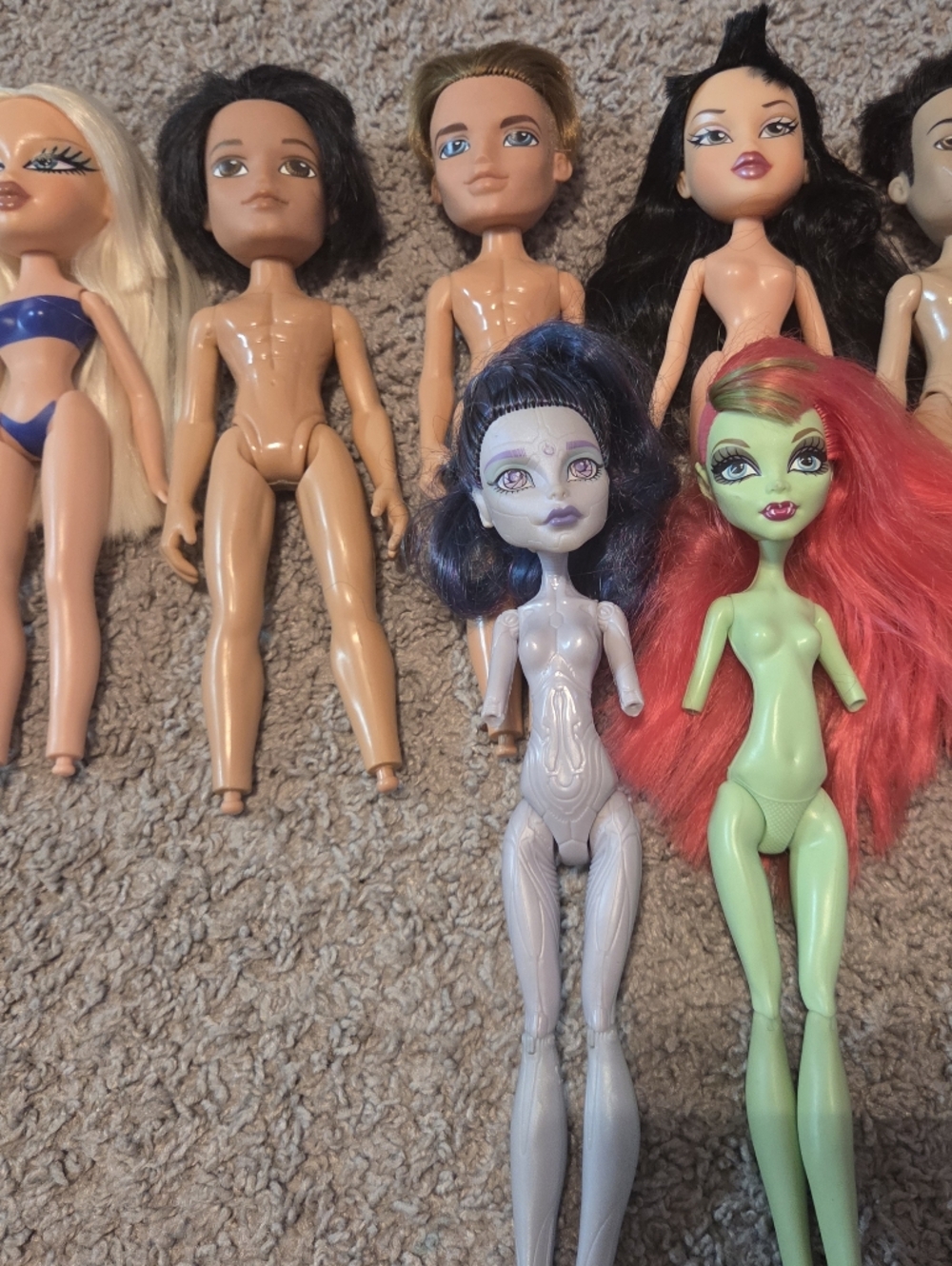 Bratz And Monster High Doll Lot 8 Dolls